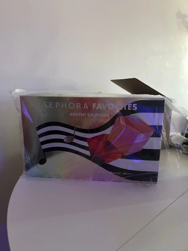 Calendrier Sephora Favorites sous film plastique devant son carton